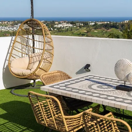 Serene Hideaway, Luxurious 2-bedroom Penthouse In The Exclusive Paraiso Pueblo Apartman *