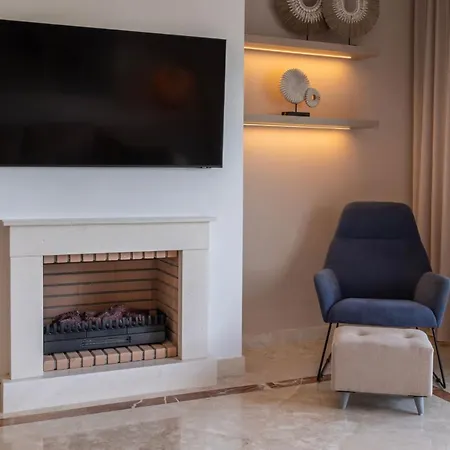 Serene Hideaway, Luxurious 2-bedroom Penthouse In The Exclusive Paraiso Pueblo