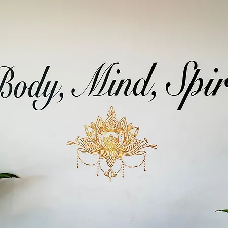 Serene Hideaway, Luxurious 2-bedroom Penthouse In The Exclusive Paraiso Pueblo 에스테포나