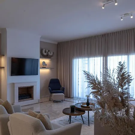 Serene Hideaway, Luxurious 2-bedroom Penthouse In The Exclusive Paraiso Pueblo Apartment *