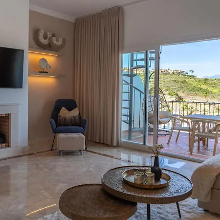Serene Hideaway, Luxurious 2-bedroom Penthouse In The Exclusive Paraiso Pueblo Apartment