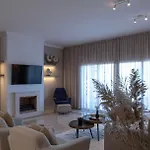 Serene Hideaway, Luxurious 2-bedroom Penthouse In The Exclusive Paraiso Pueblo Apartment *