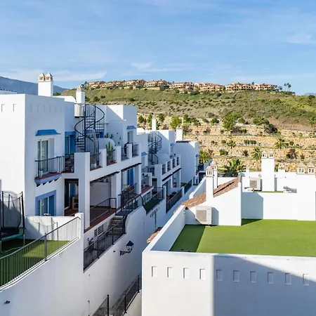 Apartment Serene Hideaway, Luxurious 2-bedroom Penthouse In The Exclusive Paraiso Pueblo Estepona