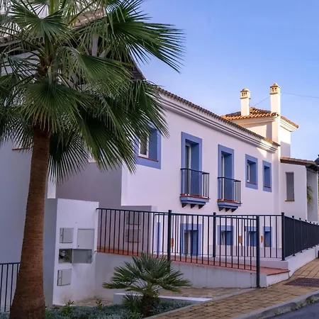 Serene Hideaway, Luxurious 2-bedroom Penthouse In The Exclusive Paraiso Pueblo Estepona