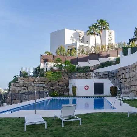 Serene Hideaway, Luxurious 2-bedroom Penthouse In The Exclusive Paraiso Pueblo Apartment Estepona