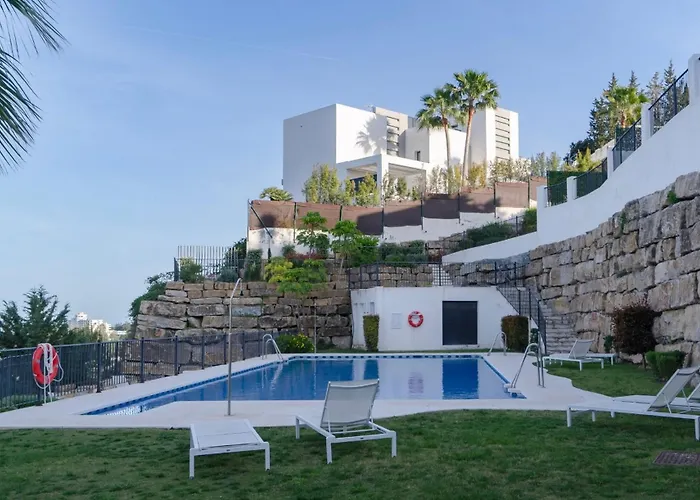 Serene Hideaway, Luxurious 2-bedroom Penthouse In The Exclusive Paraiso Pueblo Apartment Estepona