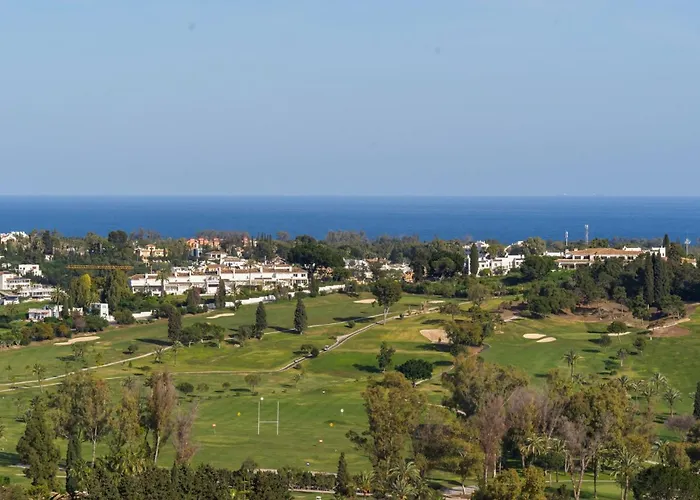 Serene Hideaway, Luxurious 2-bedroom Penthouse In The Exclusive Paraiso Pueblo Apartment Estepona