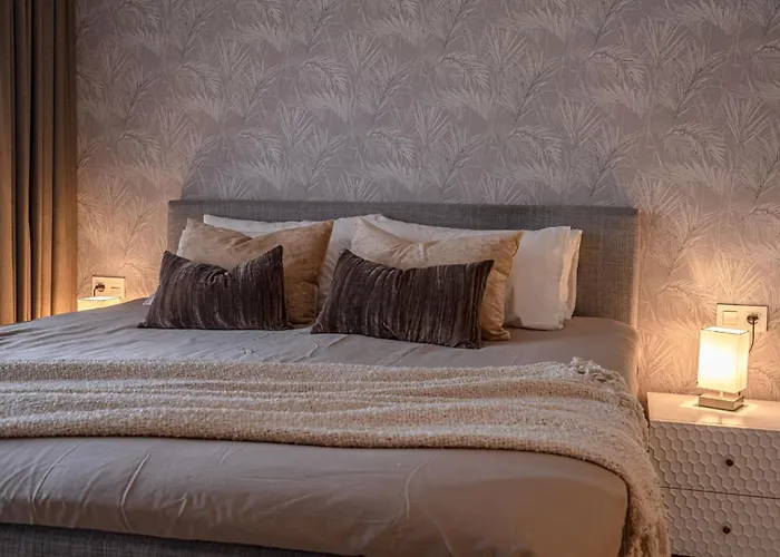 Apartment Serene Hideaway, Luxurious 2-bedroom Penthouse In The Exclusive Paraiso Pueblo Estepona