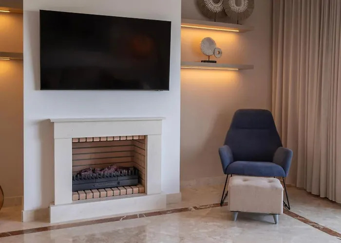 Serene Hideaway, Luxurious 2-bedroom Penthouse In The Exclusive Paraiso Pueblo